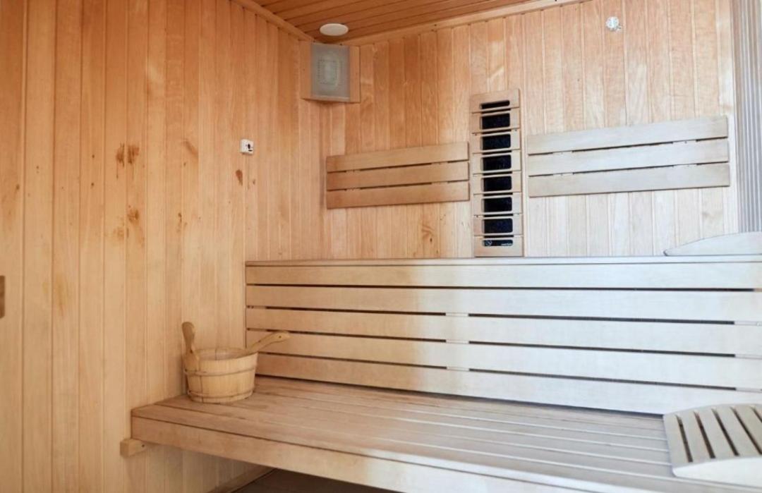 Alezzi Beach Vibe Family Studio With Spa Piscina Interioara Incalzita Sauna Jacuzzi Gym ナボダリ エクステリア 写真